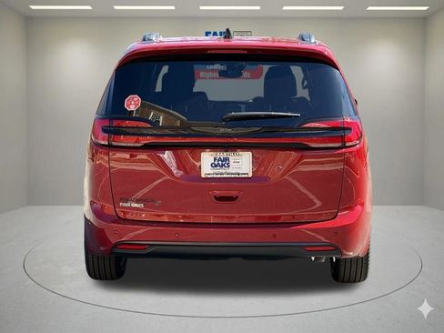 New 2026 Chrysler Pacifica Select FWD image 7
