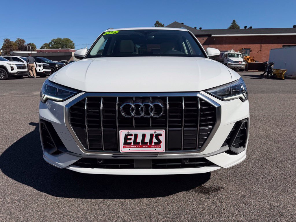 Used 2025 Audi Q3 2.0T Premium AWD/4WD image 2