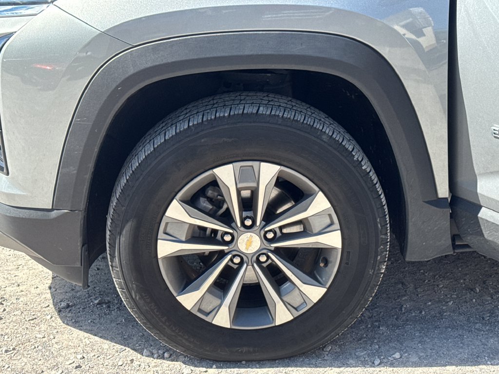 Used 2025 Chevrolet Equinox LT w/ Convenience Package II FWD image 24