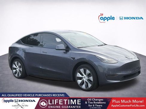 Used 2023 Tesla Model Y Long Range AWD/4WD image 1