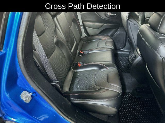 Used 2020 Jeep Cherokee Trailhawk AWD/4WD image 15