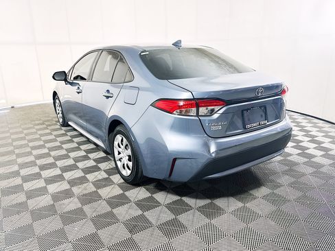 Used 2021 Toyota Corolla LE FWD image 5