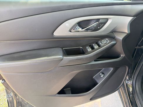 Certified 2020 Chevrolet Traverse LT FWD image 13