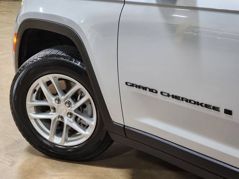 Used 2022 Jeep Grand Cherokee L Laredo RWD image 23