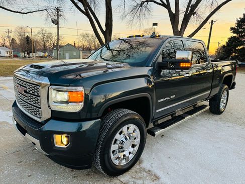 Used 2019 GMC Sierra 2500 Denali w/ Duramax Plus Package image 7