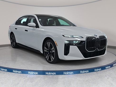 New 2026 BMW 750e xDrive w/ Executive Package image 3