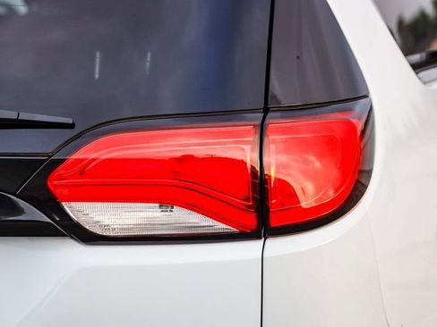 Used 2024 Chrysler Voyager LX FWD image 10