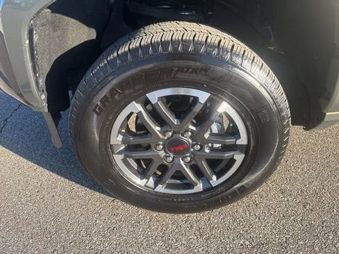 Used 2025 Toyota Tacoma TRD Sport image 11