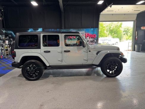 Used 2023 Jeep Wrangler Unlimited Sahara w/ Cold Weather Group AWD/4WD image 6