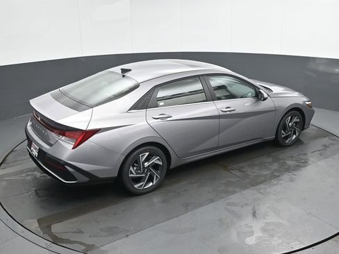 New 2026 Hyundai Elantra Limited image 36