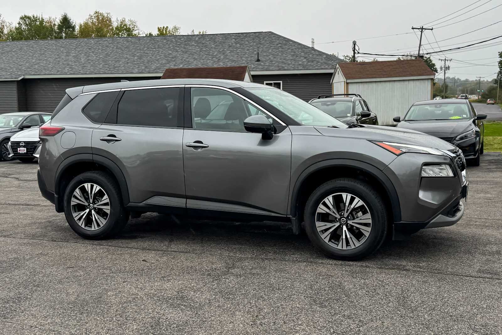 Used 2021 Nissan Rogue SV AWD/4WD image 2
