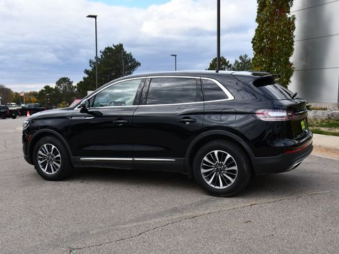 Used 2022 Lincoln Nautilus AWD w/ Premium Package image 3