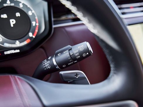 Used 2025 Land Rover Range Rover SE image 57