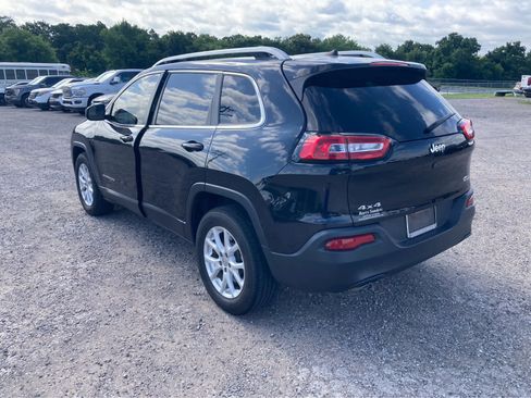 Used 2016 Jeep Cherokee Latitude AWD/4WD image 4