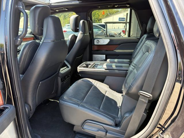 Used 2022 Lincoln Navigator Reserve AWD/4WD image 16
