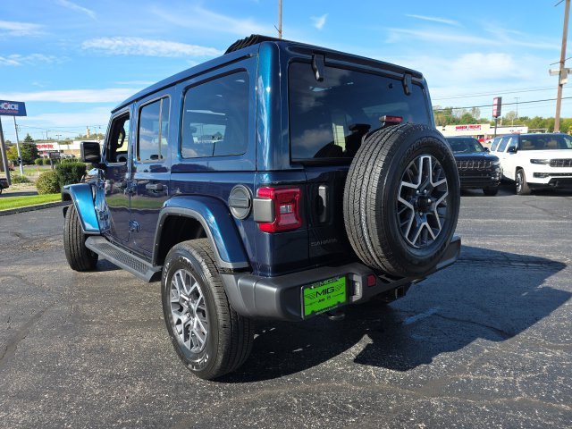 Used 2025 Jeep Wrangler Unlimited Sahara AWD/4WD image 5