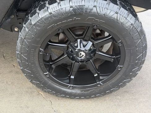 Used 2017 Jeep Wrangler Unlimited Sahara w/ Connectivity Group image 8