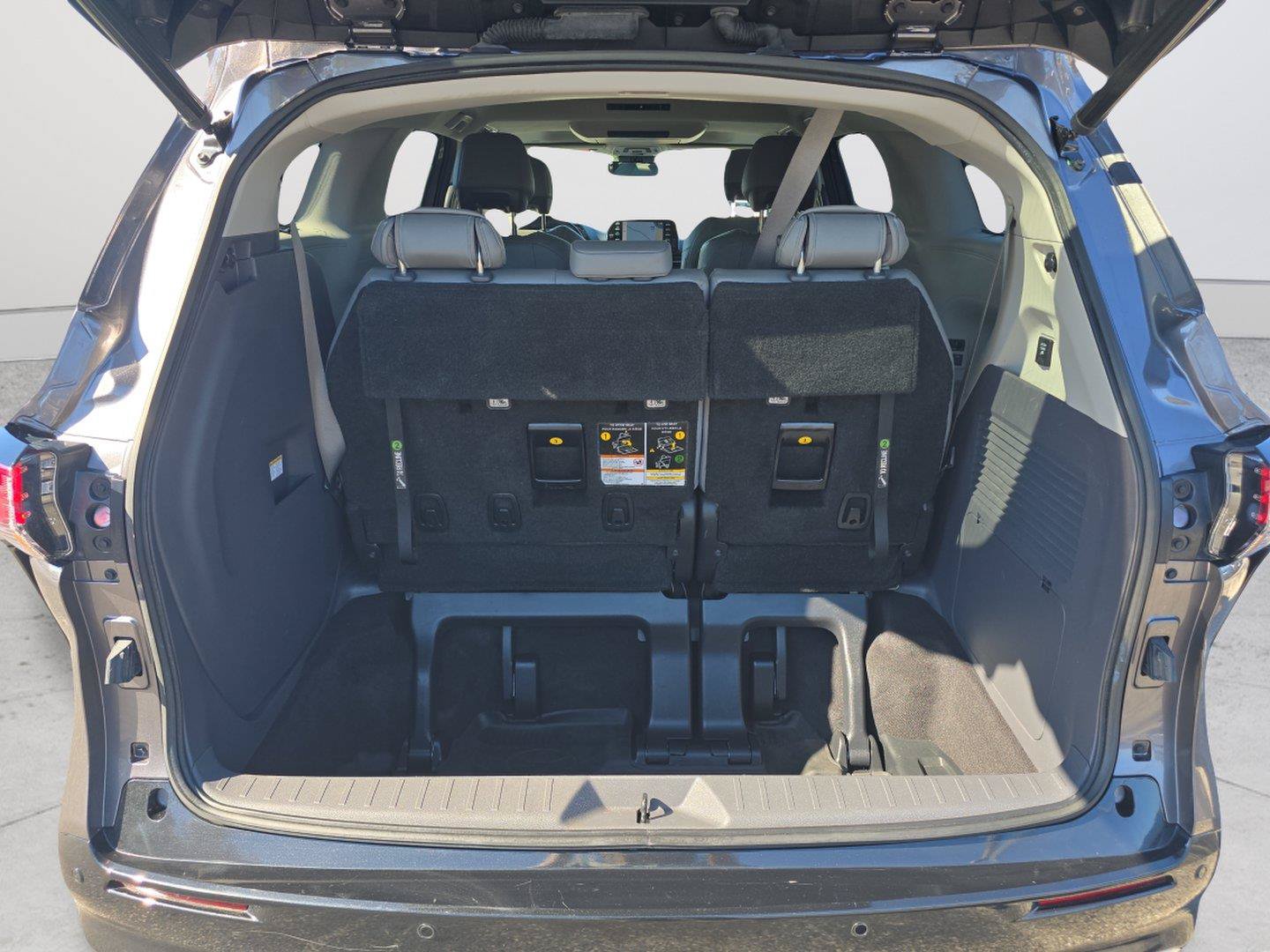 Used 2021 Toyota Sienna Limited FWD image 30