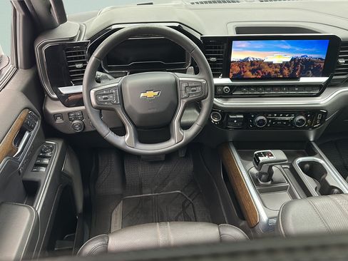 Used 2024 Chevrolet Silverado 1500 High Country w/ High Country Premium Package AWD/4WD image 13