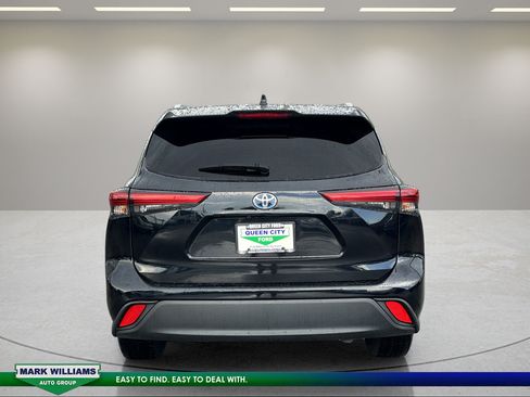 Used 2021 Toyota Highlander XLE AWD/4WD image 6