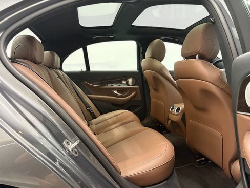 Used 2019 Mercedes-Benz E 300 4MATIC image 11