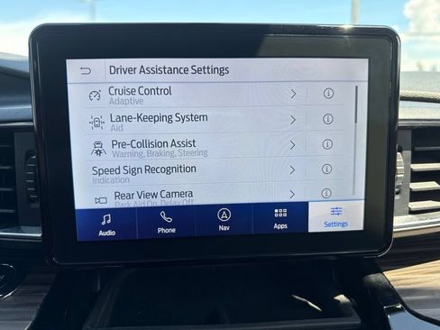 Used 2022 Ford Explorer Limited AWD/4WD image 13