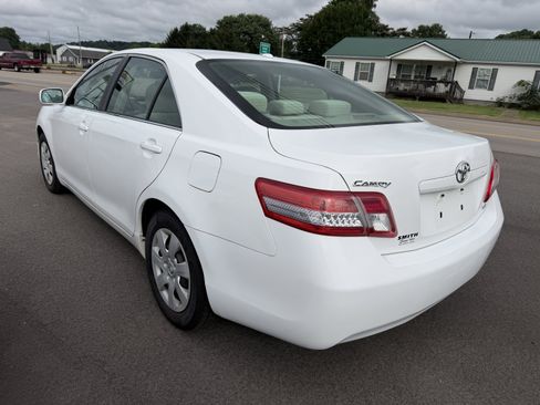 Used 2011 Toyota Camry LE FWD image 4