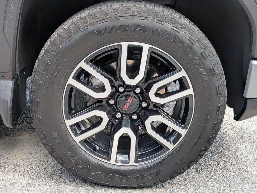 Used 2024 GMC Sierra 1500 AT4 w/ AT4 Premium Package AWD/4WD image 11