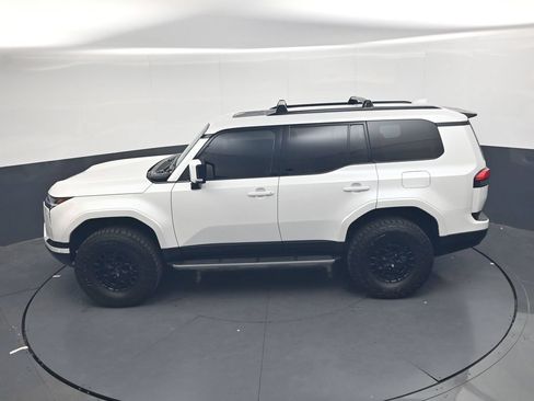 Used 2026 Lexus GX 550 w/ Accessory Package (2T) AWD/4WD image 38