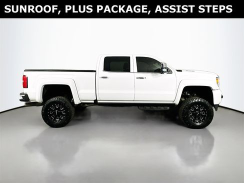 Used 2017 GMC Sierra 2500 Denali w/ Duramax Plus Package image 9