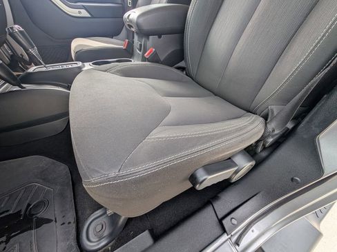 Used 2018 Jeep Wrangler Unlimited Sahara w/ Connectivity Group image 14