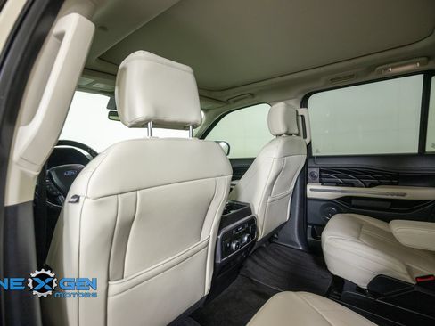 Used 2018 Ford Expedition Platinum AWD/4WD image 32