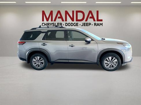 Used 2025 Nissan Pathfinder SV FWD image 5
