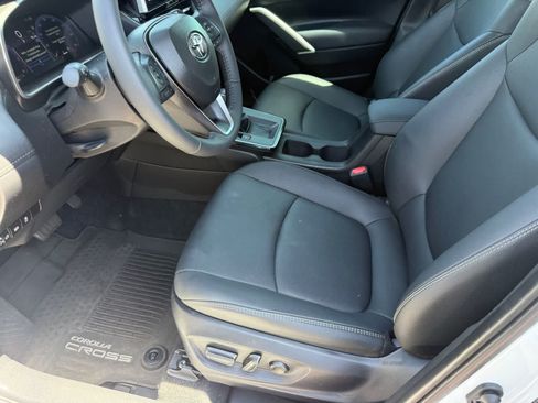 Used 2026 Toyota Corolla Cross XLE w/ Convenience Package FWD image 16