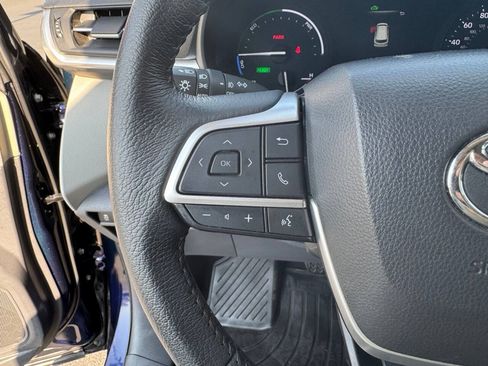 Used 2024 Toyota Sienna XLE w/ XLE Plus Package AWD/4WD image 19