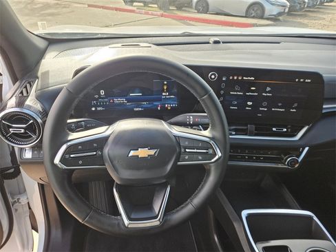 Used 2025 Chevrolet Equinox LT image 16