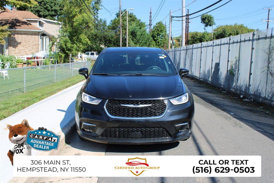 Used 2025 Chrysler Pacifica Select FWD image 3