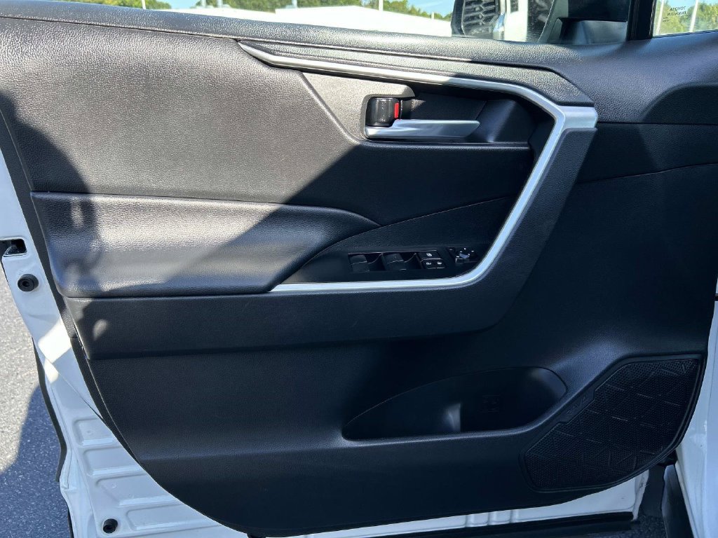 Used 2021 Toyota RAV4 XLE FWD image 21