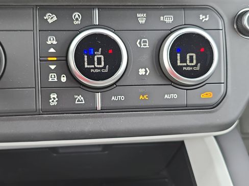 New 2026 Land Rover Defender 110 X-Dynamic SE AWD/4WD image 23