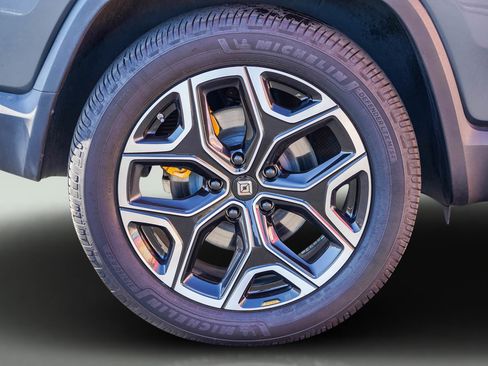 Used 2022 Rivian R1S Launch Edition image 16