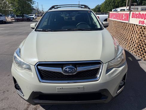 Used 2017 Subaru Crosstrek 2.0i Premium AWD/4WD image 3