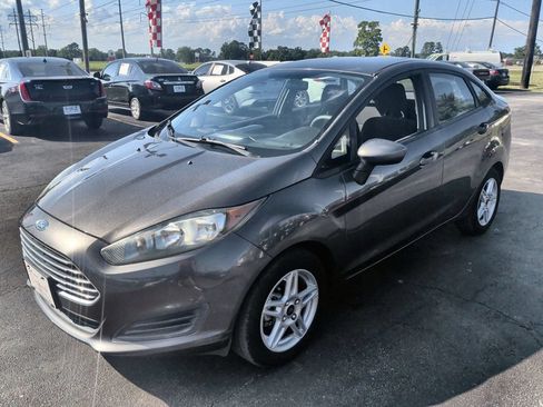 Used 2017 Ford Fiesta SE FWD image 1