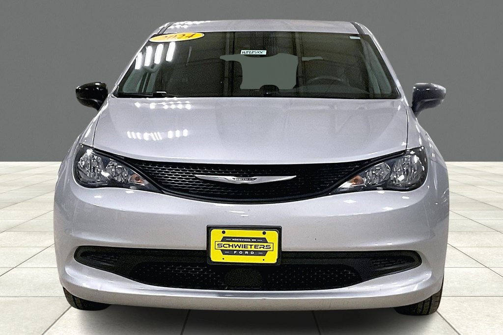 Used 2024 Chrysler Voyager LX FWD image 3