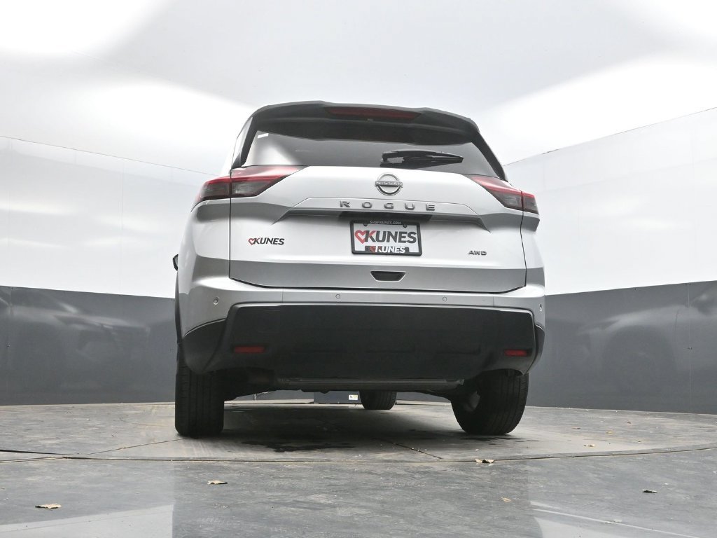 Used 2025 Nissan Rogue SV AWD/4WD image 34