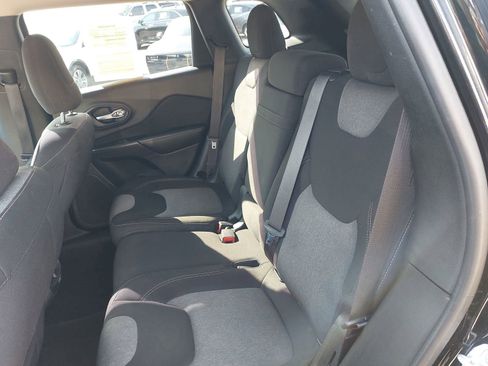 Used 2016 Jeep Cherokee Sport image 14