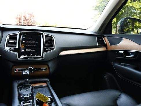 Used 2021 Volvo XC90 T6 Momentum w/ Advanced Package AWD/4WD image 18