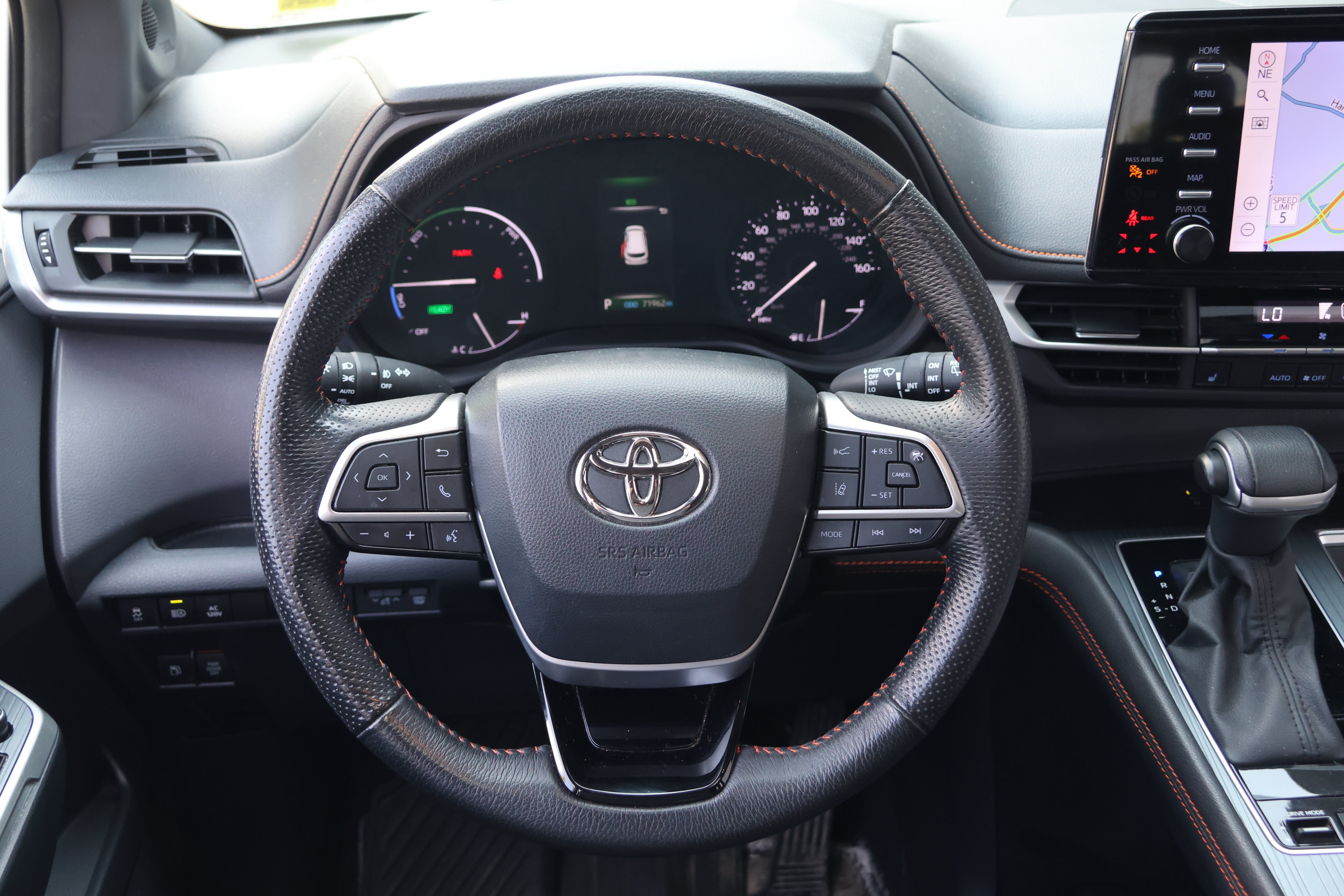 Used 2023 Toyota Sienna XSE w/ XSE Plus Package FWD image 16