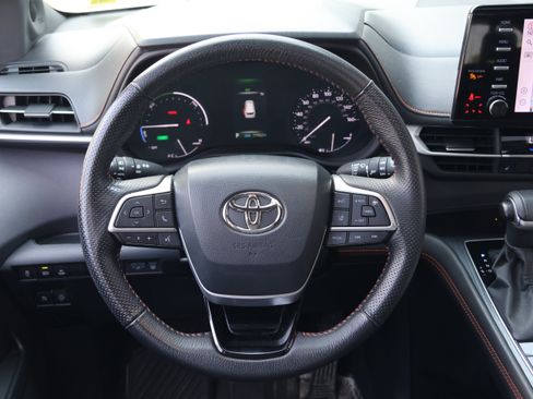 Used 2023 Toyota Sienna XSE w/ XSE Plus Package FWD image 16