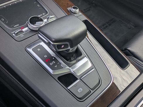 Used 2019 Audi Q5 Prestige w/ Prestige Package image 16