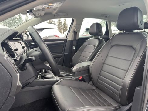 Used 2024 Volkswagen Jetta SE image 30